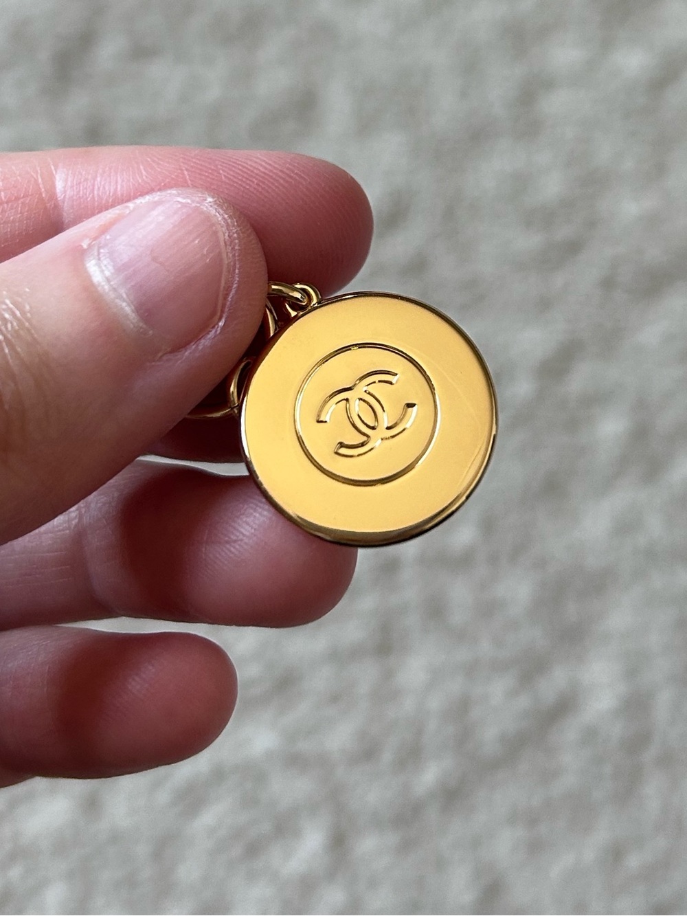 Chanel Beauty 2022 Holiday Novelty Gift Gold-Tone Pendant Charm Set 2 Pcs OS New - Picture 4 of 13